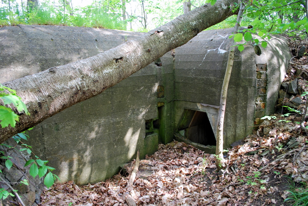 Bunker med granatfelle i skorstein