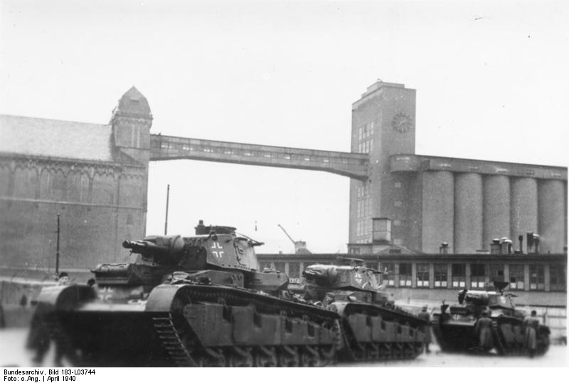 Bundesarchiv_Bild_183-L03744,_Norwegen,_Oslo,_Deutsche_Panzer_im_Hafen.jpg