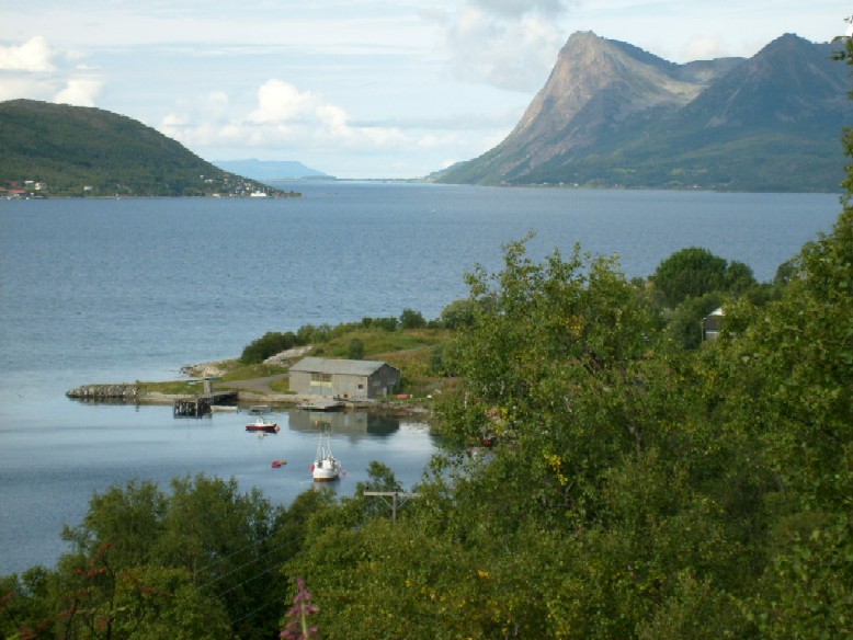 Utsikt mot Ringberg og Toppsundet<br />Grøtavær fort på landtungen helt i bakgrunnen