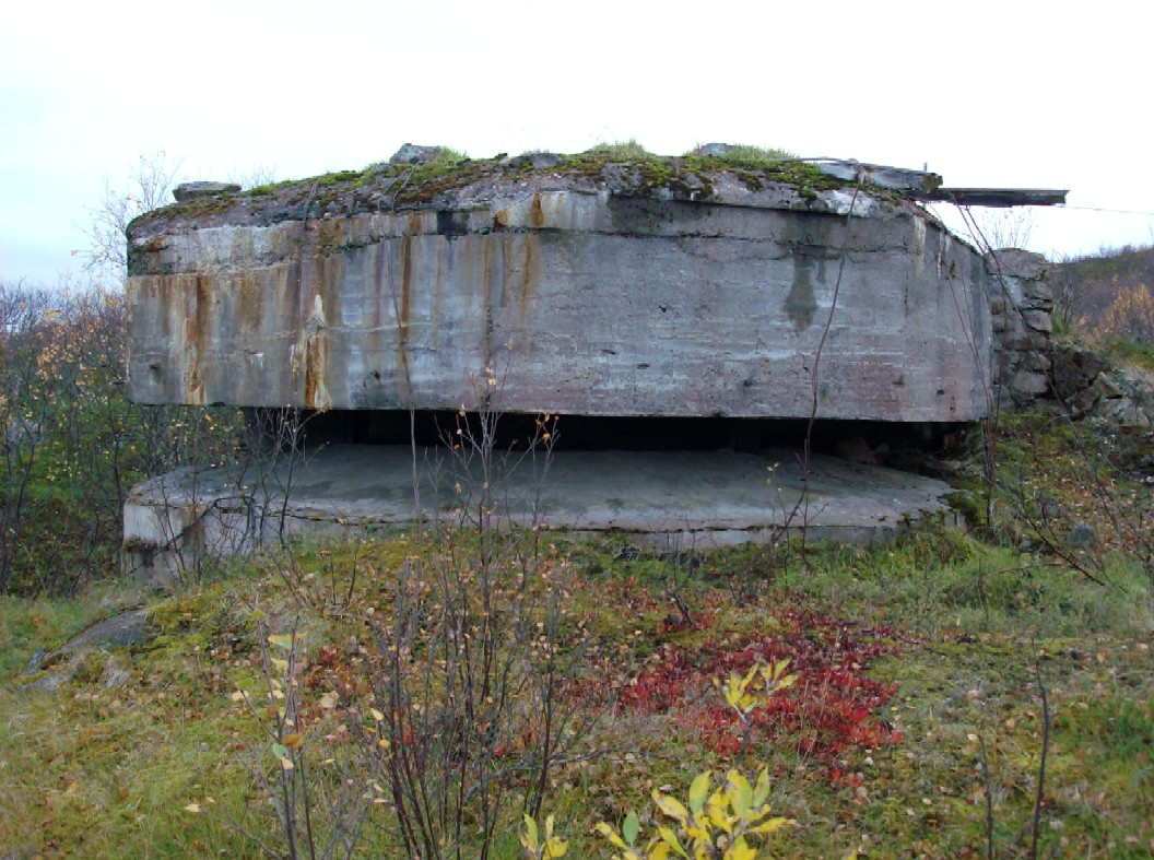 K bunker med kamuflasjerester.jpg