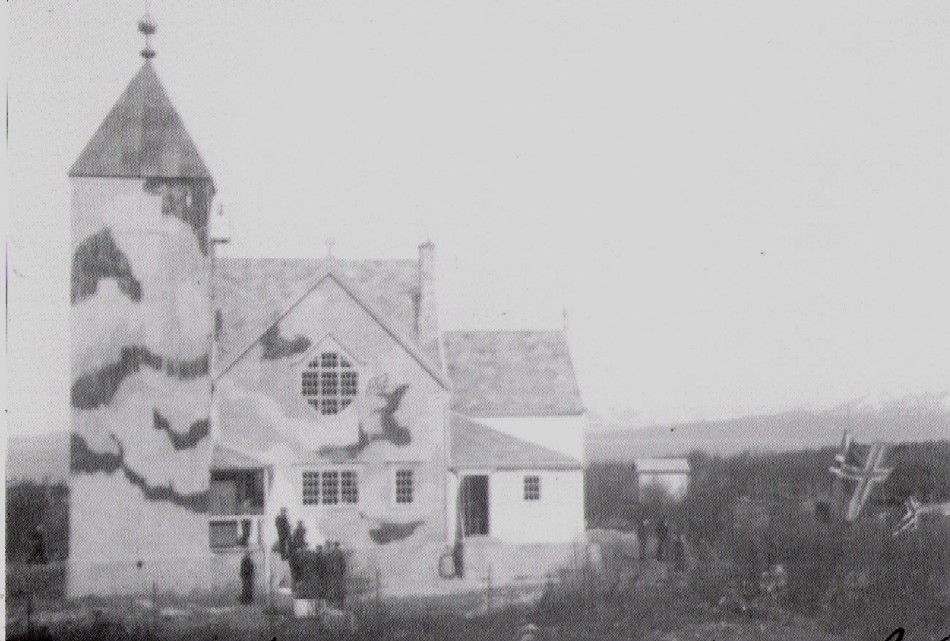 Engenes kirke med kamuflasje 1945<br />Foto: Alf Søvik.
