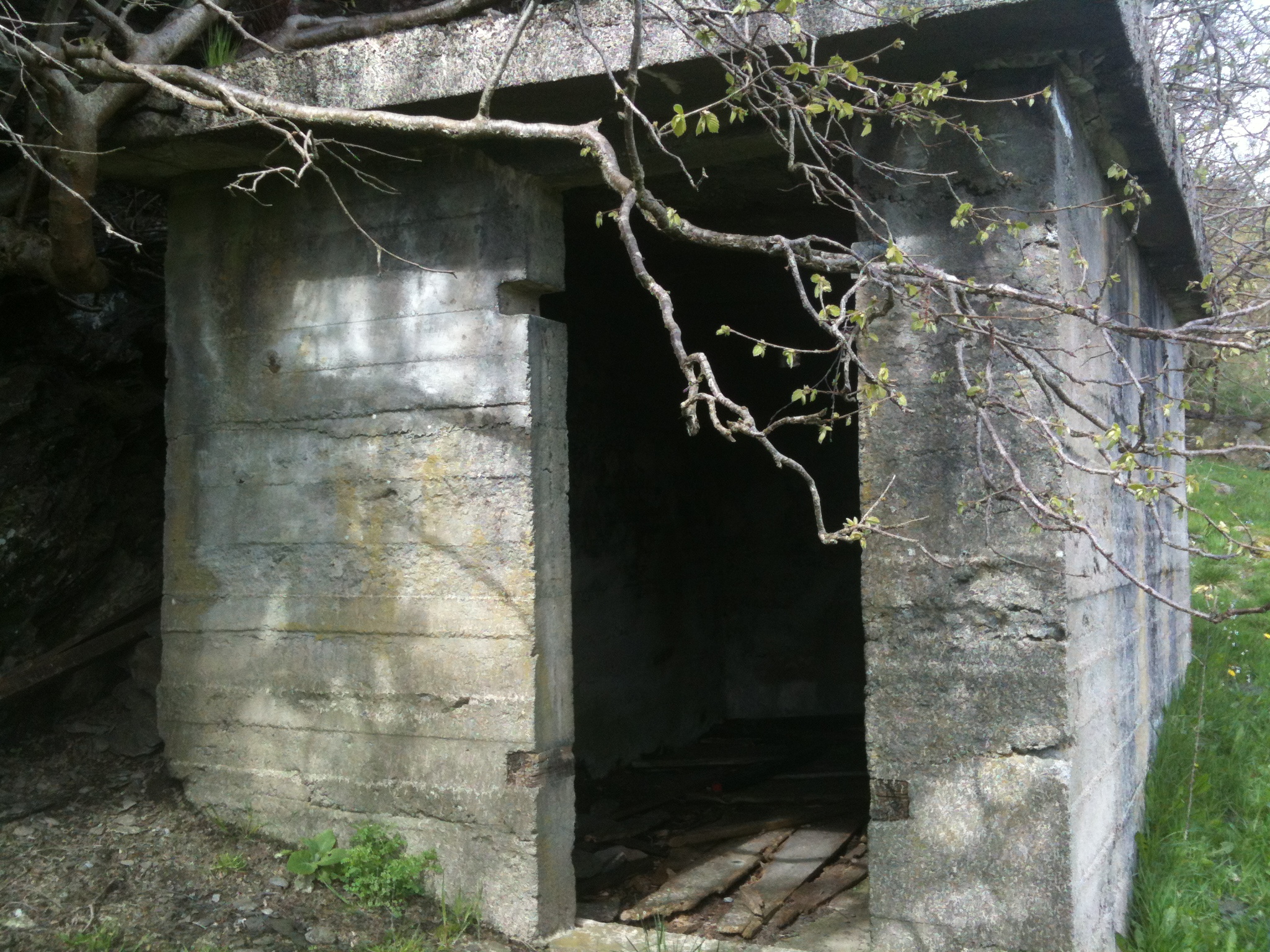 Lager hus cirka 70 meter fra bunkers nummer to.