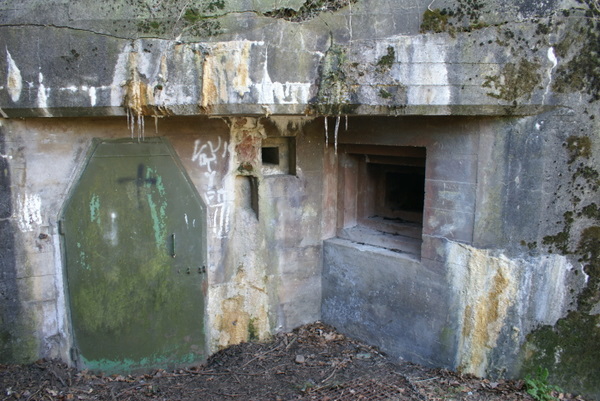 Inngang til høyre bunker