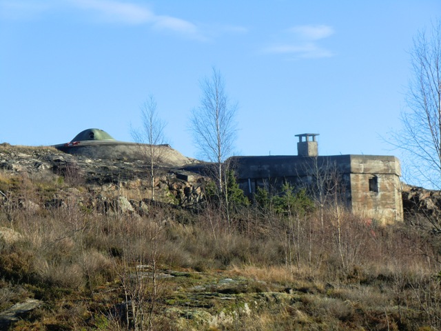 Søndre kanonkuppel på plass.