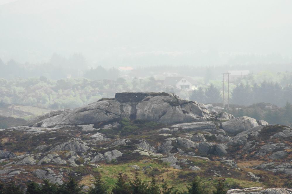 Fundament sett fra KO på MKB Bismarck. Avstanden er va 900 meter i luftlinje.