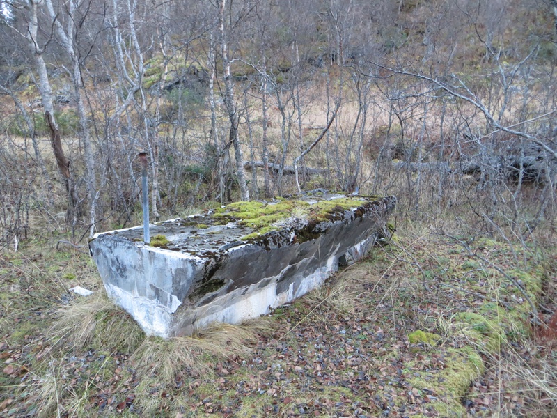 Hva er dette (står inne i en større grunnmur)?