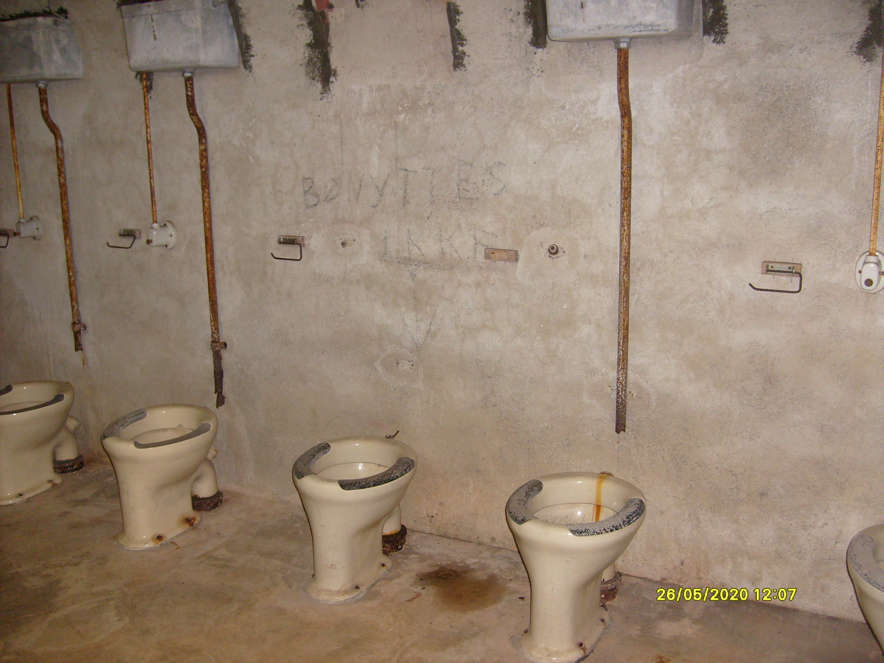 Toaletter.(var første ordentlige toaletter på Fjell,og er fortsatt vann i rørene idag)