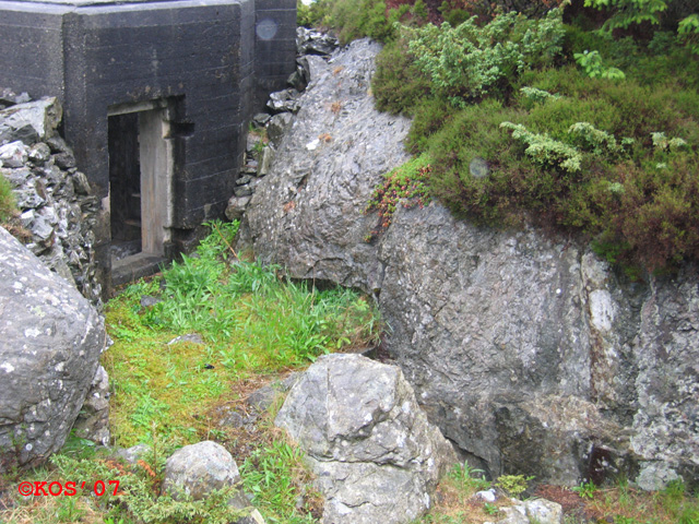 Her er inngang til &amp;quot;Tobruk&amp;quot; og nedgang til ammo.bunkers bak steinen i forkant.