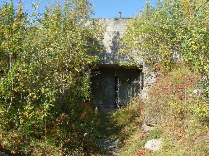 Inngang KO-bunker 88 mm.jpg