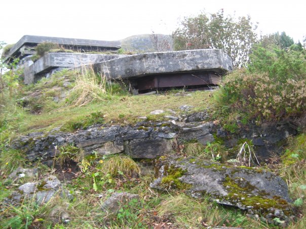 Kommandobunker/Leitstand. Tre obervasjonsrom...