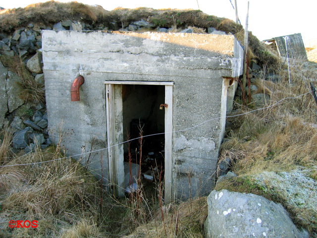 Denne havner vel mellom flagg-stang og offisersbrakke da ?