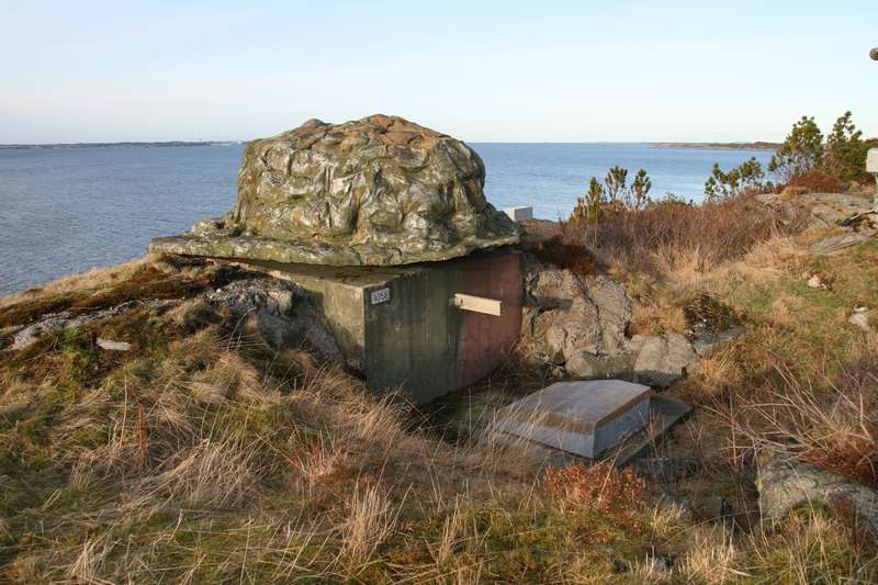 Bunker m/kontainer og hydraulisk panserkuppel til EO-sensor for torpedobatteriets ildledningssystem (IDA).