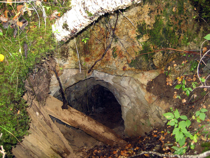 Inngang til en tunnel gjennom fjellet
