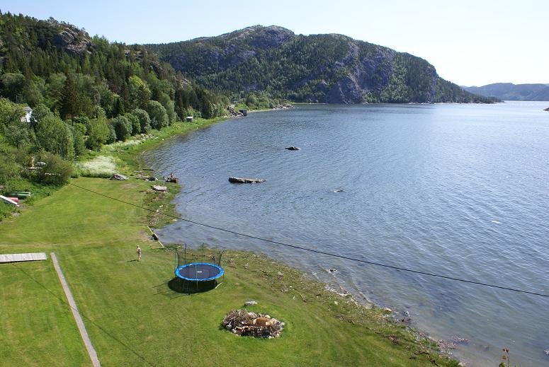 Guldvikstrand,Mærranes i bakgrunn.