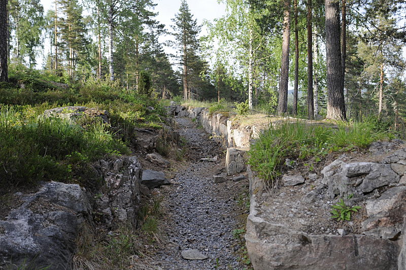 Løpegrav på utsiden av kanonstillinger