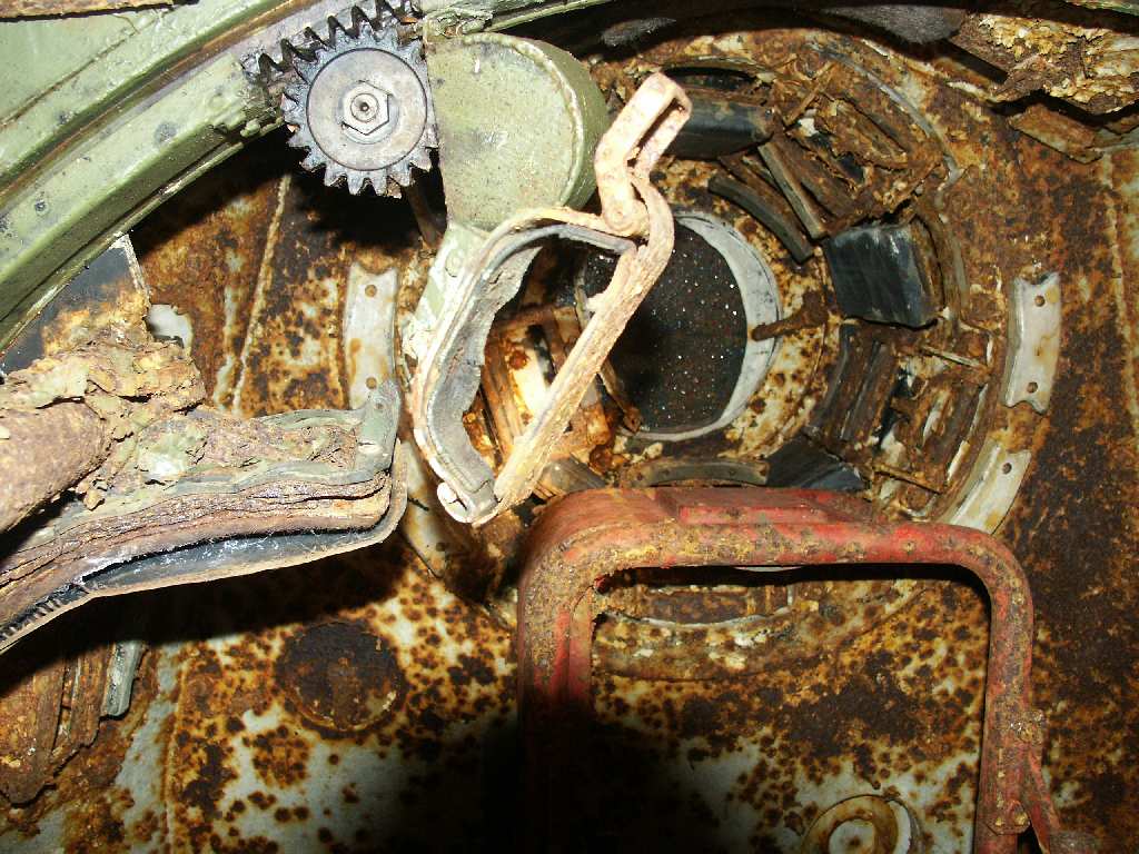 commanders_hatch_inside.jpg