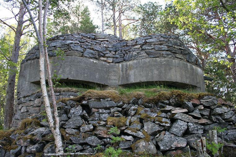 Kommandobunker sett forfra....<br />Uvanlig design med to &amp;quot;buer&amp;quot; istedenfor en....