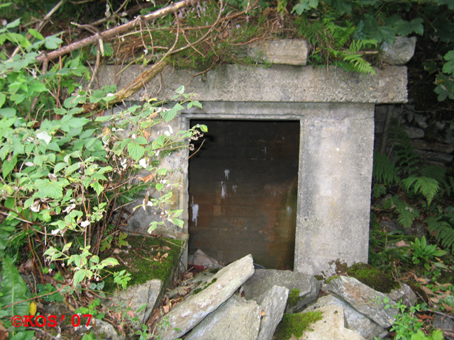 Godt bortgjemt i krattskogen denne, og tydeligvis et lokalt &amp;quot;afallsdeponi&amp;quot;.<br />32 V 290261 6591840