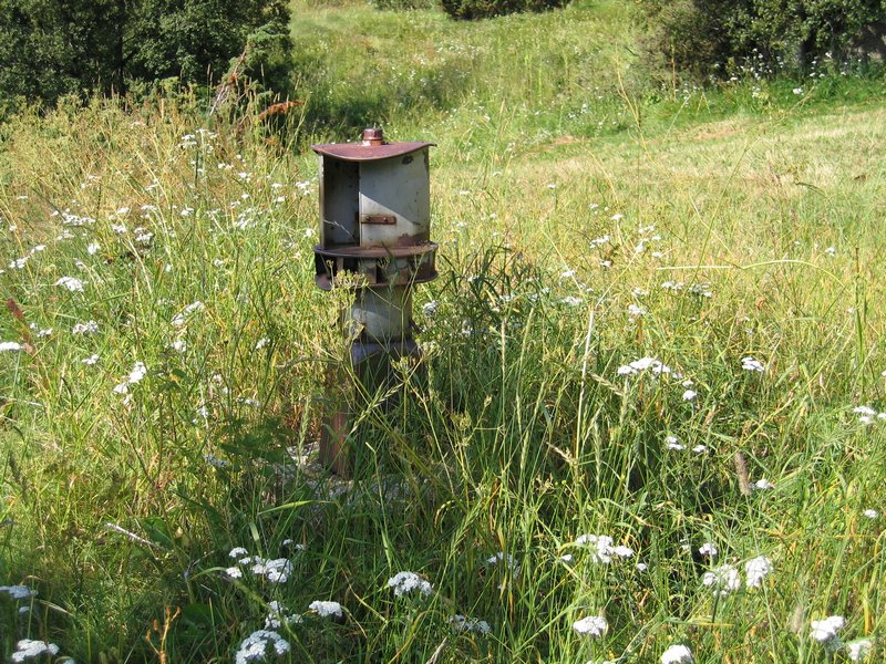 Lufteventil (samme som på gjenmurt bunker i straten av tråden).