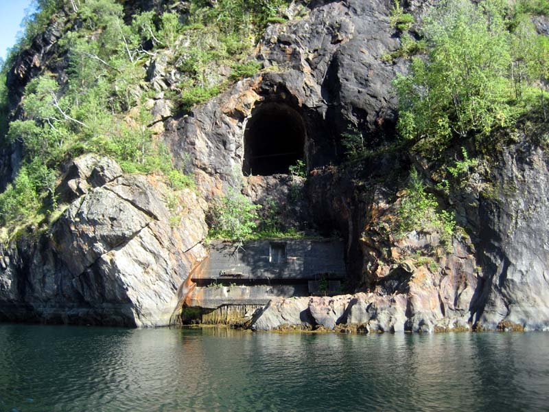 Tunell og brufundament i Nordfjorden.