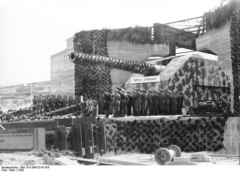 Bundesarchiv_Bild_101I-364-2314-16A,_Atlantikwall,_Batterie__Lindemann_.jpg