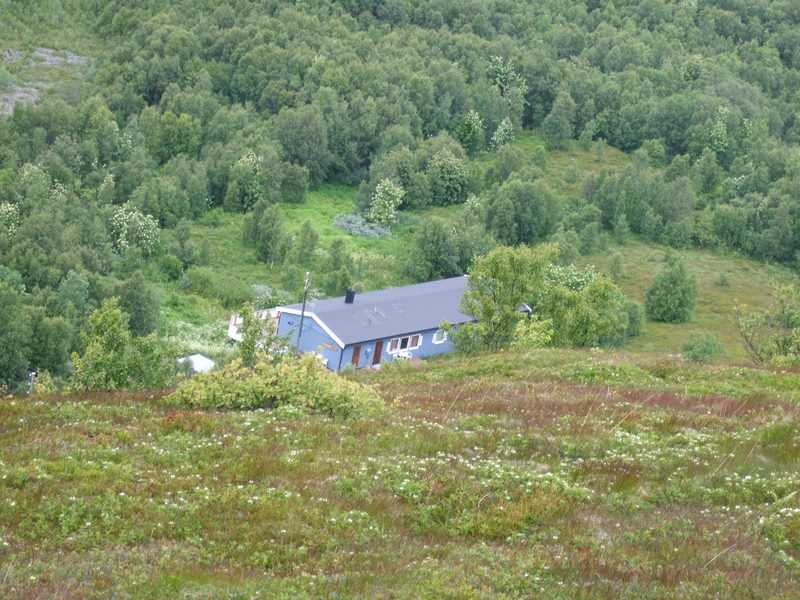 Tause skrik fra fortiden kan skimtes på taket av forlegningen &amp;quot;Ormen Lange&amp;quot;, som  huset mannskapet på radarstasjonen på Krøttøytoppen.