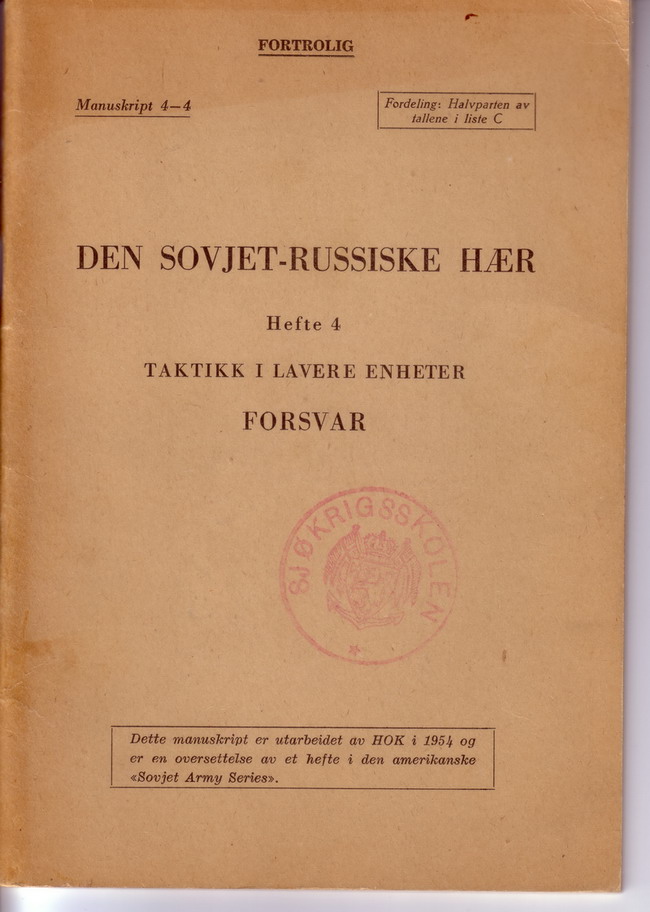 Hefte 4 om sovjet-russisk taktikk i lavere hær enhet stemplet sjøkrigsskolen og merket fortrolig