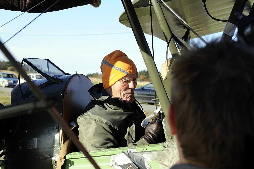 Hovedpersonen fikk seg også en flytur i flytypen han fløy nøytralitetsvakt i, for 70 år siden