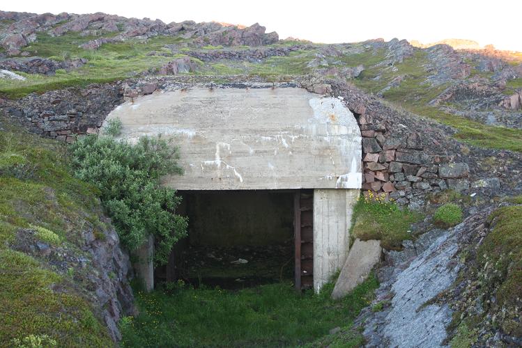 Ikke langt bak &amp;quot;første linje&amp;quot; ligger denne PAK-garasjen, en Regelbau 701.