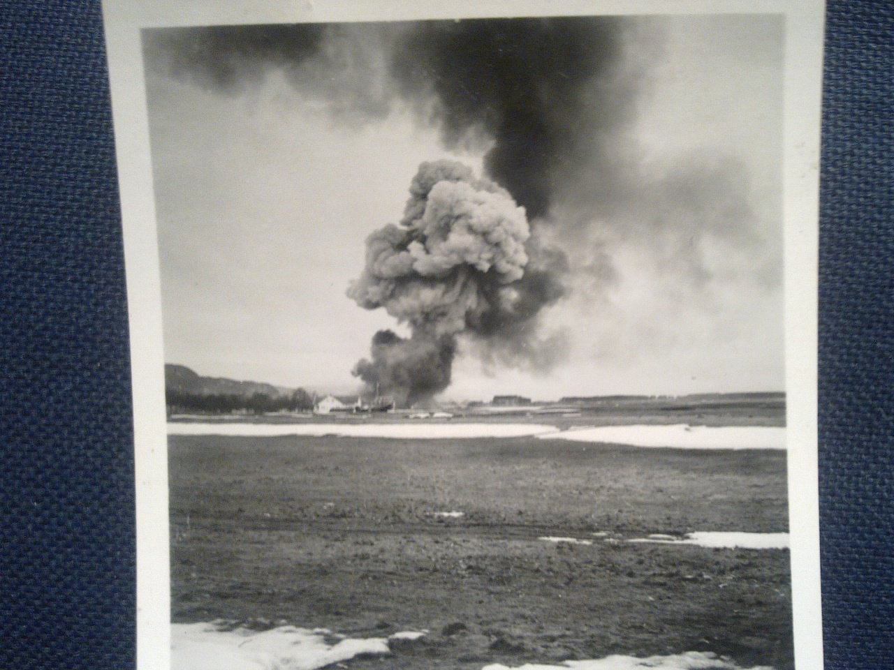 Bombenedslag i utkanten av Værnes.