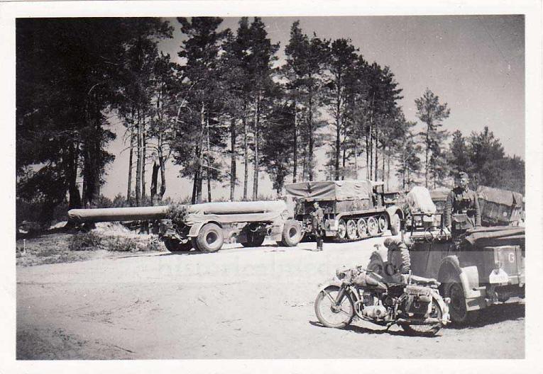 WWII%20Photo%20-%20HALFTRACK%20&%20HEAVY%20ARTILLERY%20IN%20RUSSIA1.JPG