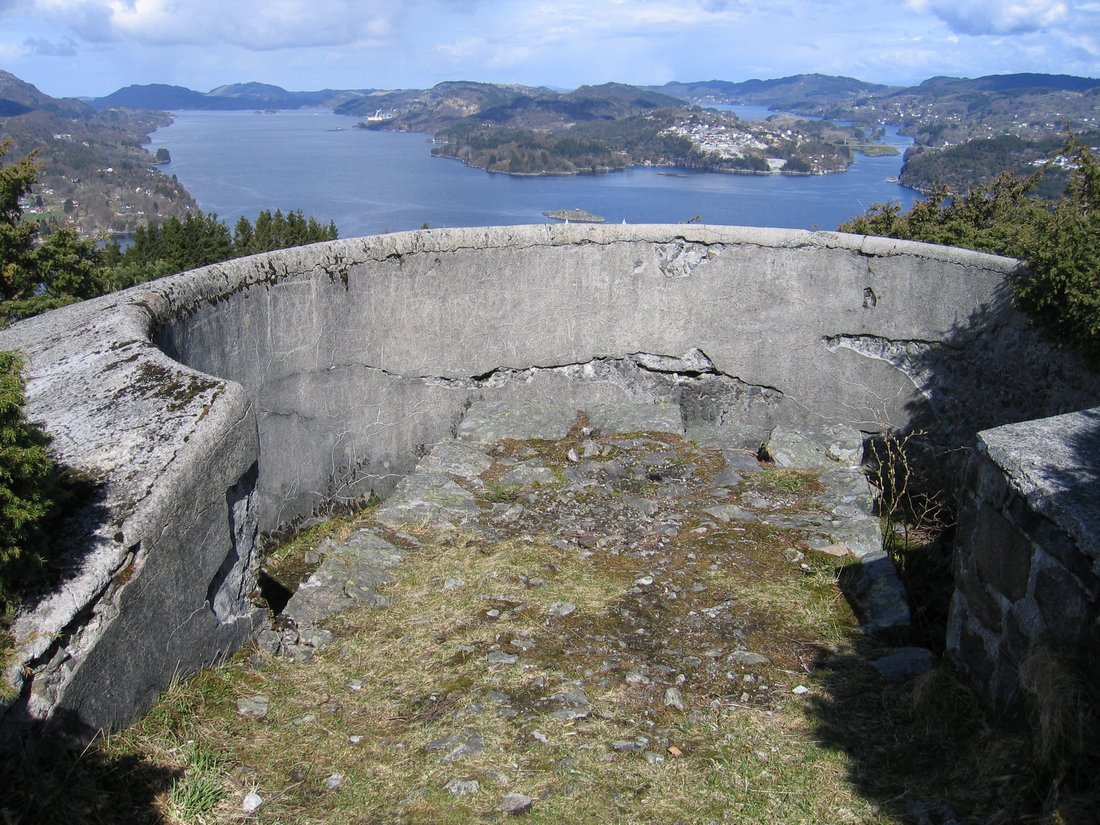 Den andre lyskasterstillingen på toppen