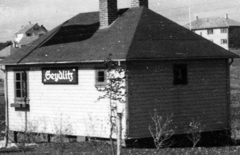 Her ser en tydelig søylene bygget står på.