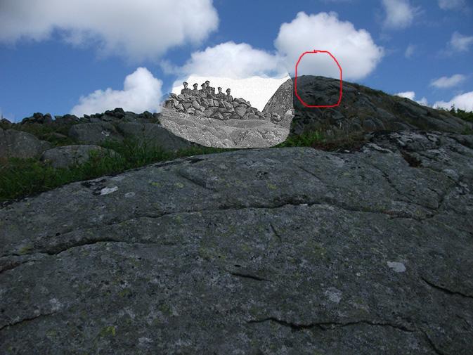 Ringet inn struktur i berget som går igjen på begge bilder.