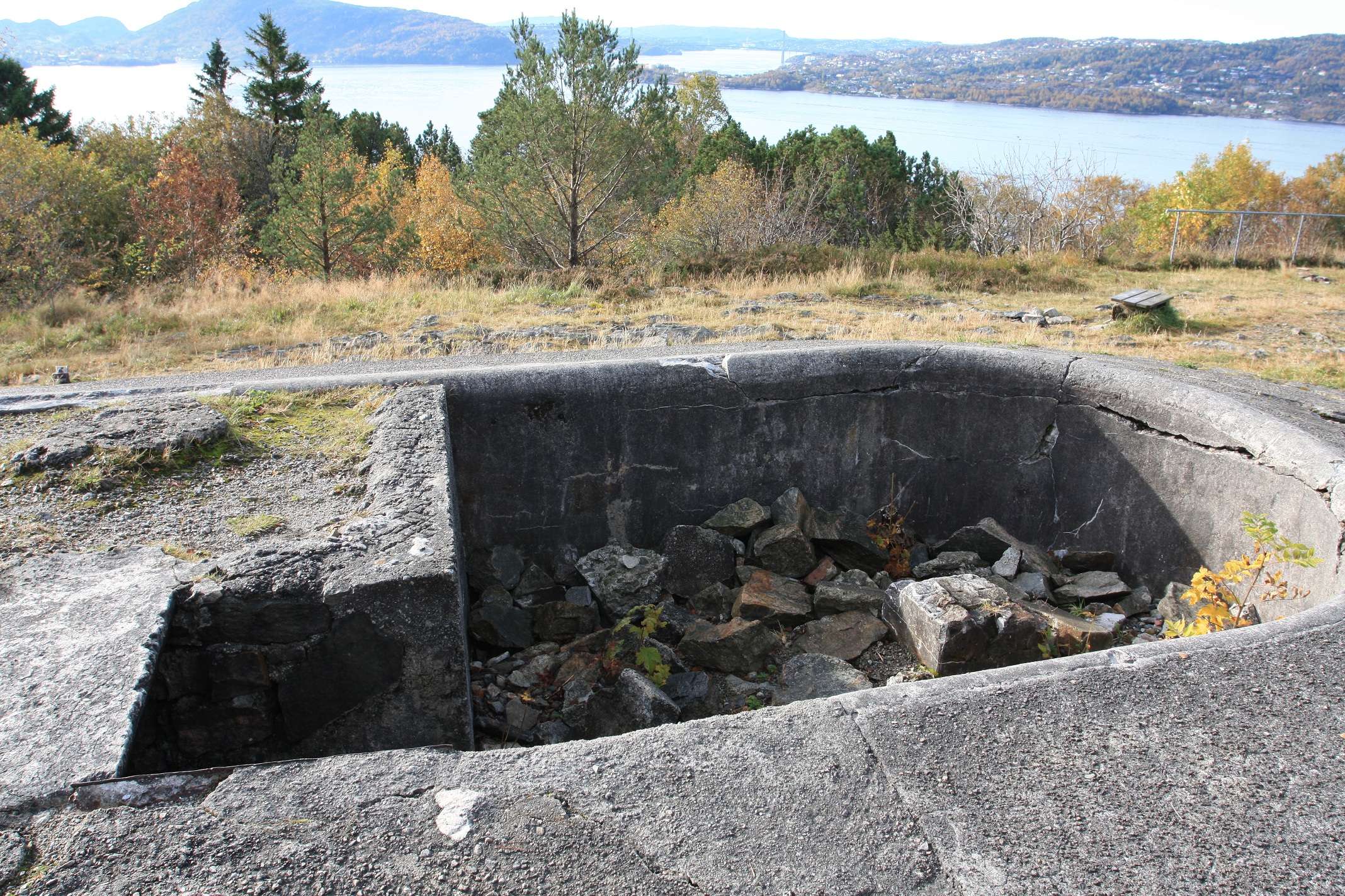 Festningen hadde 4 oreografer. Denne ligger ved øverste batteri. En var også plassert oppe på Hellefjellet.