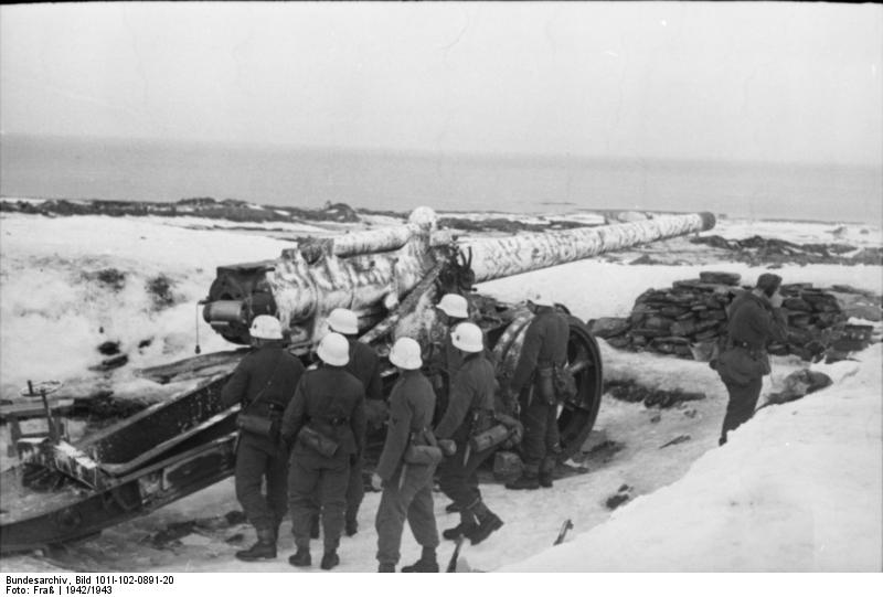 Bundesarchiv_Bild_101I-102-0891-20,_Norwegen,_Küstenbatterie.jpg