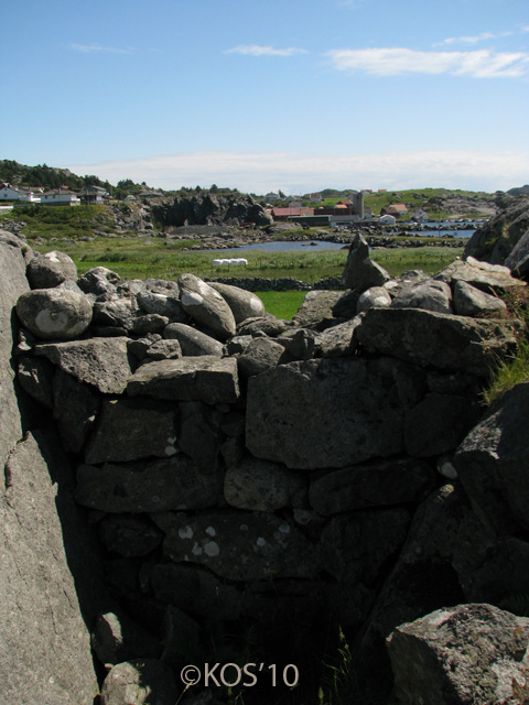 'Dobbelstilling i naturstein - vestre styteskår'