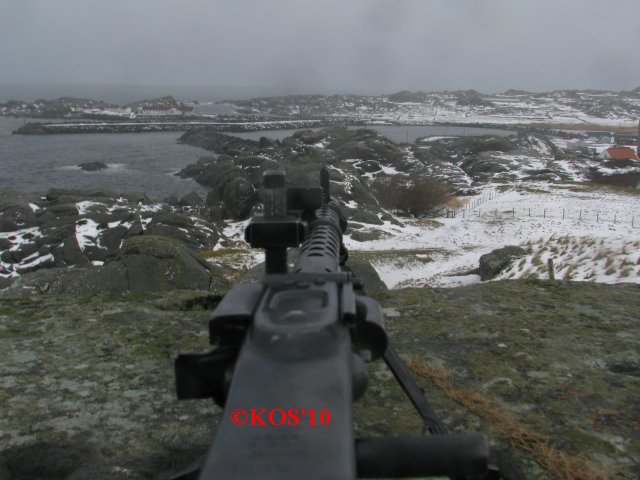 ca 600m til andre siden av viken. Går fint det.<br />'Kim har løpet og sluttstykket for .... !!!'