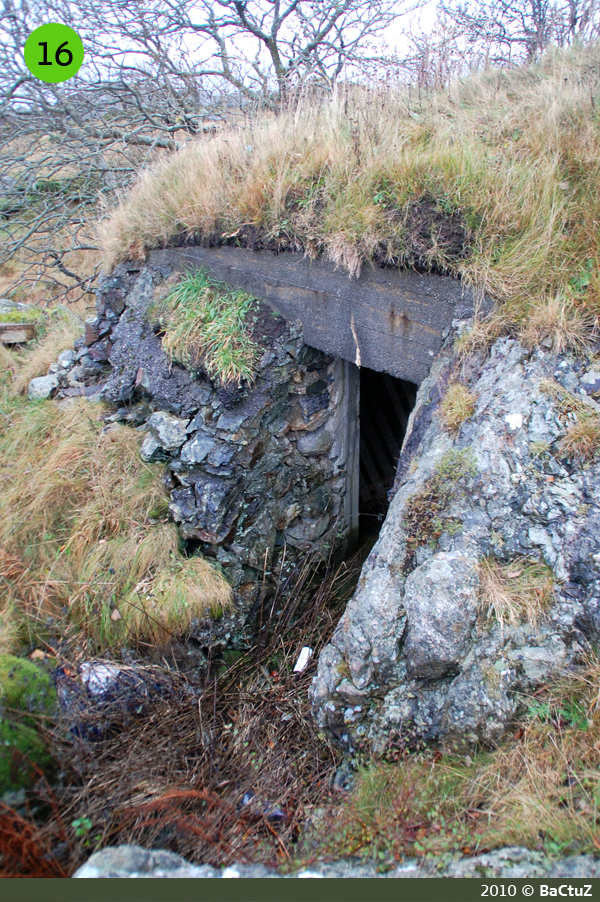 16 - Bunker med tunnel til kanonstilling 2.