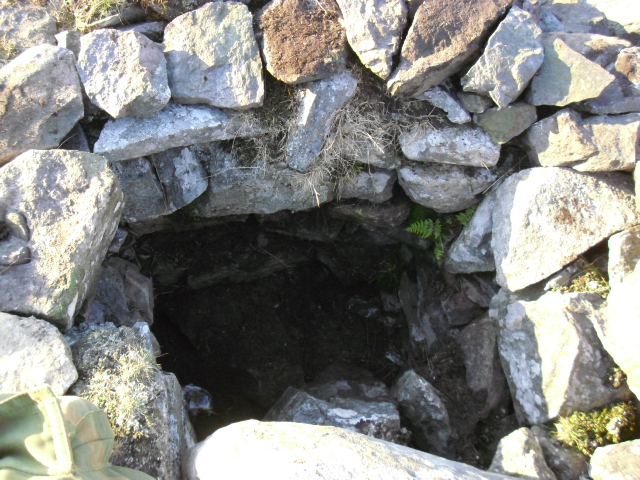 Lenger ned kom eg ikke uten å rissikere å få store steiner over meg ...