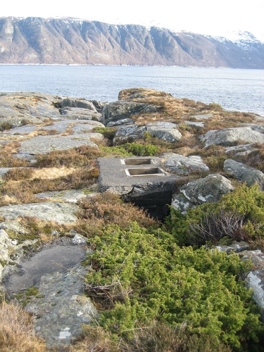 Skytestillinger oppe på selve berget ute på Kvitneset.