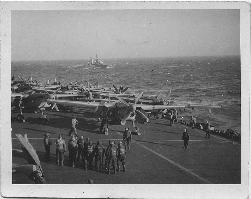 Bilde fra 21 februar 1945 viser Barracuda`er på dekket til HMS Puncher på vei mot Norge