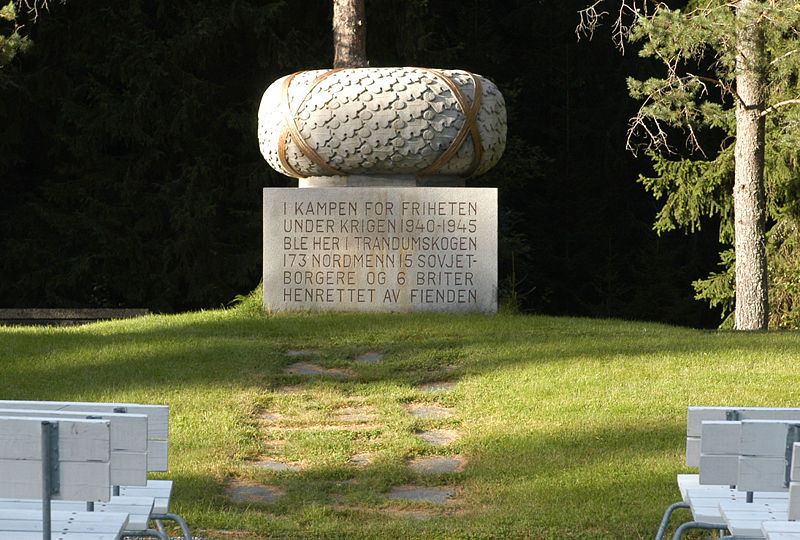 Minnebauta ved Trandumskogen