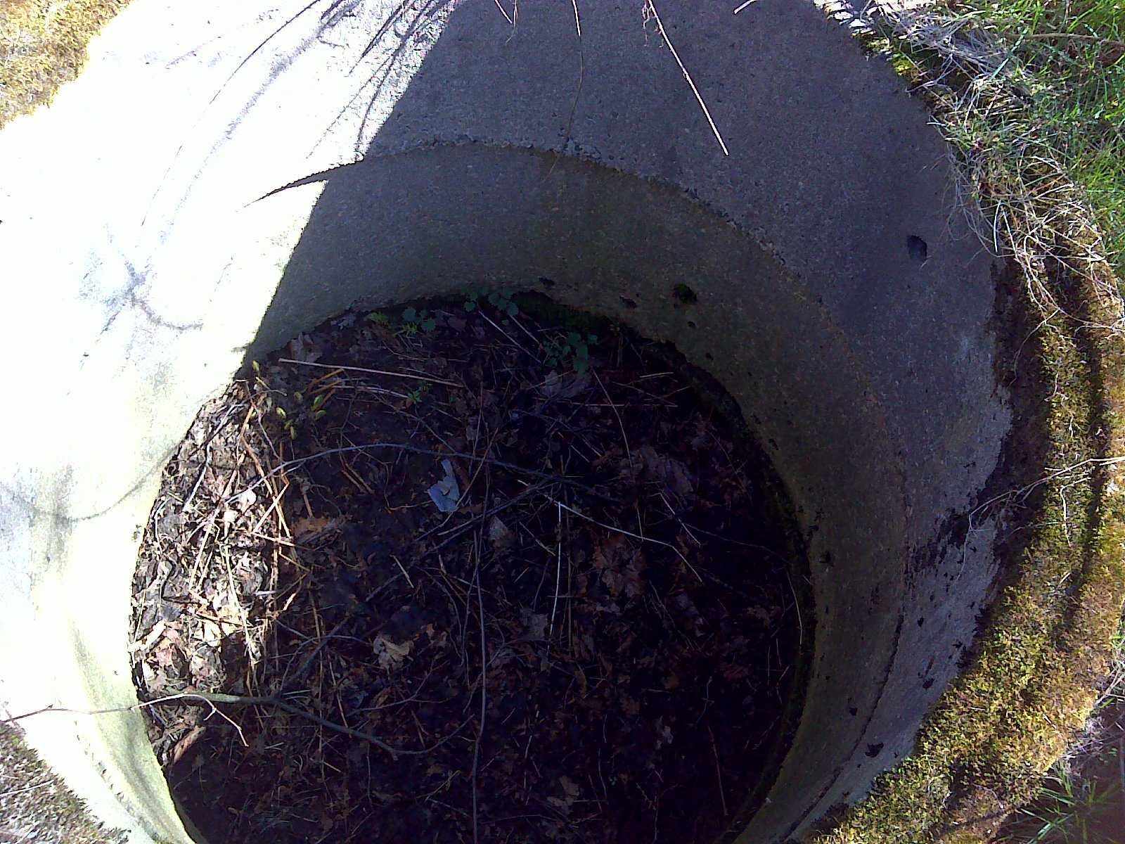 Mulige rester av pillbox på andre siden av elva.