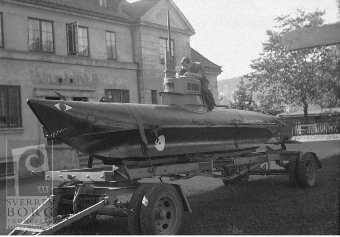 mini-ubåt Sept 1945 Trondheim.JPG