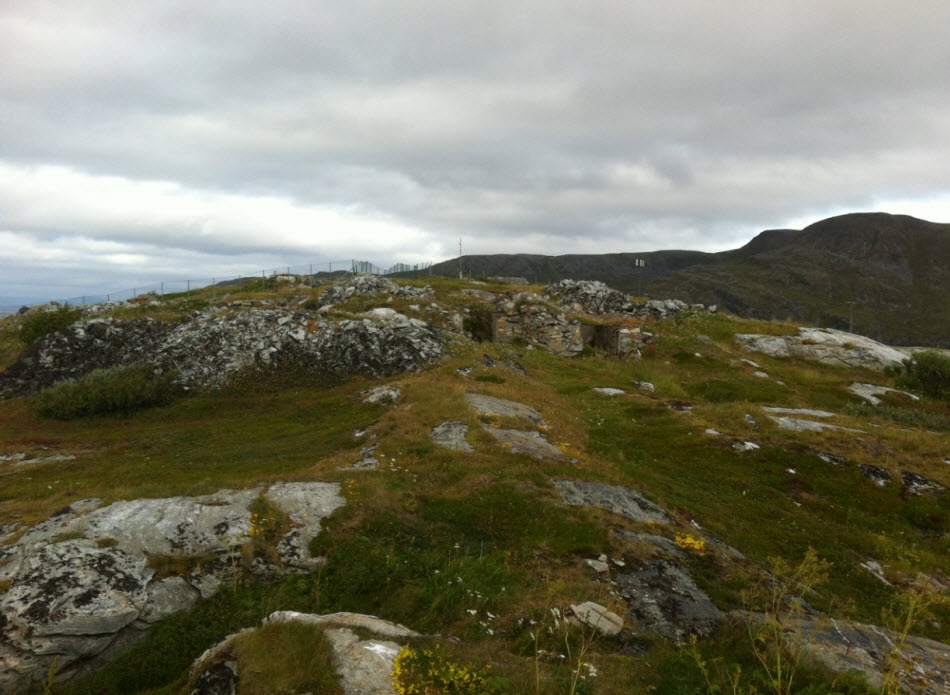 Melkøya oversikt mot kanonstilling.jpg