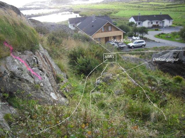 Det rosa merket på fjellet kan tyde på at det skal sprenges vekk her også .