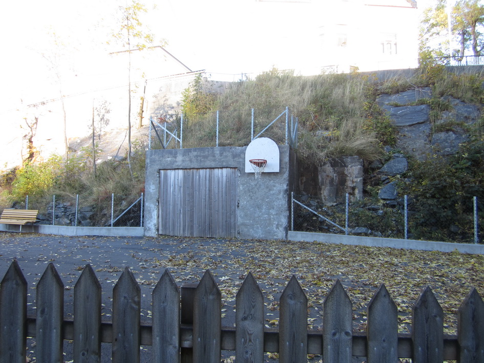 Bunker v. Kronå som var ibruk som lager for matvarer etc.
