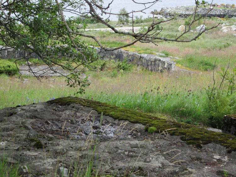 Kommandobunker med kanon 3 i bakgrunnen