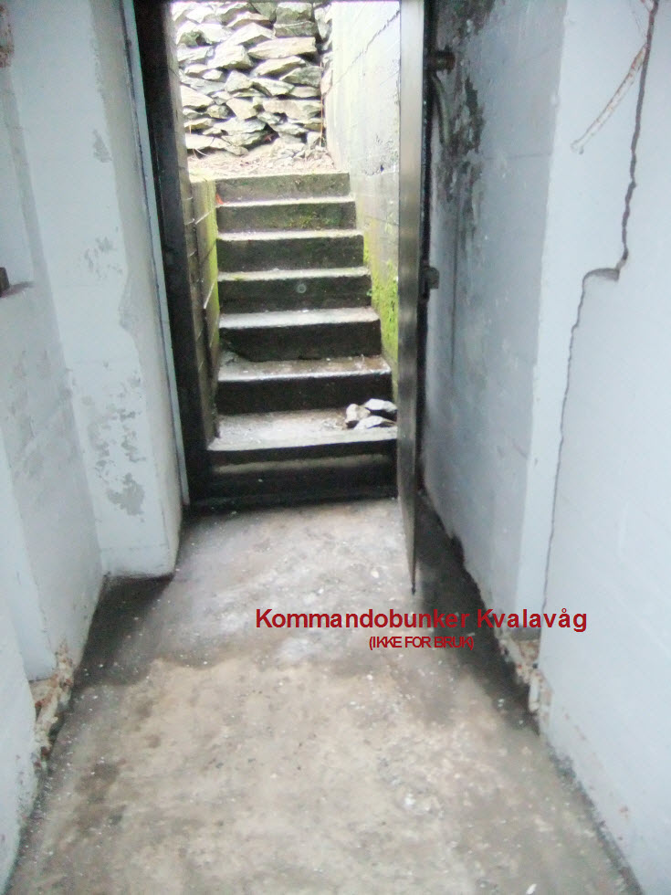 35- Den andre inngangen med trappene er rensket  - høsten 2012.JPG